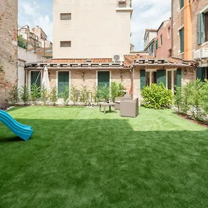 Corte Dei Santi , Venice Italy