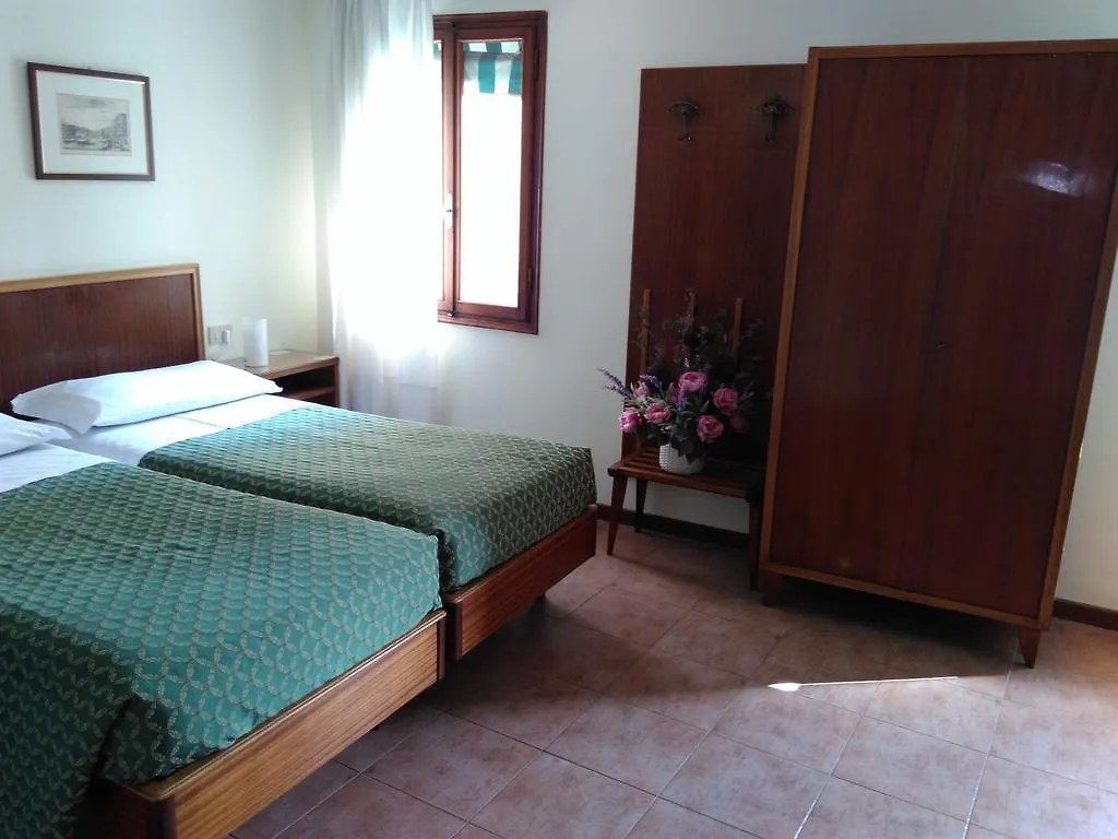 Albergo Al Gobbo Venice 0*,  Italy
