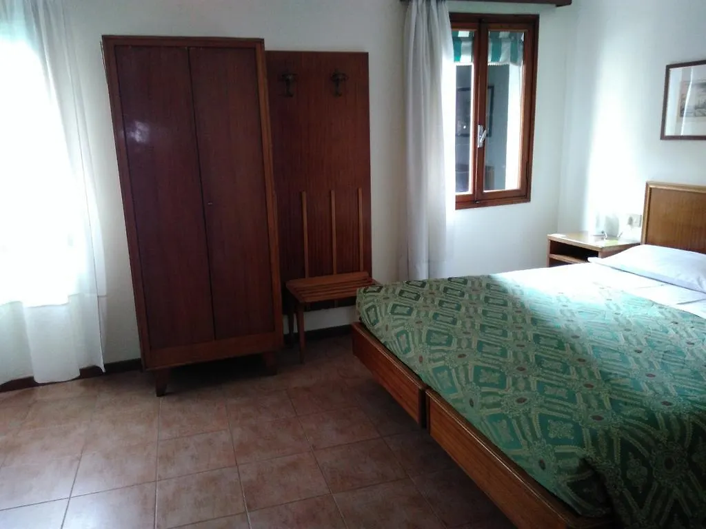 Albergo Al Gobbo Venice 0*,  Italy