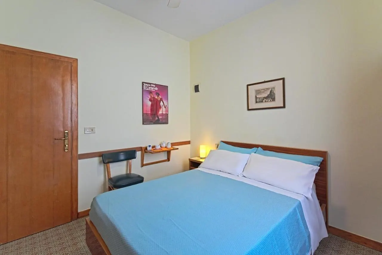 Albergo Al Gobbo Venice 0*,  Italy