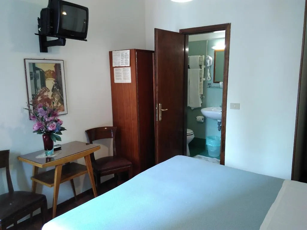 Albergo Al Gobbo Venedik 0*,